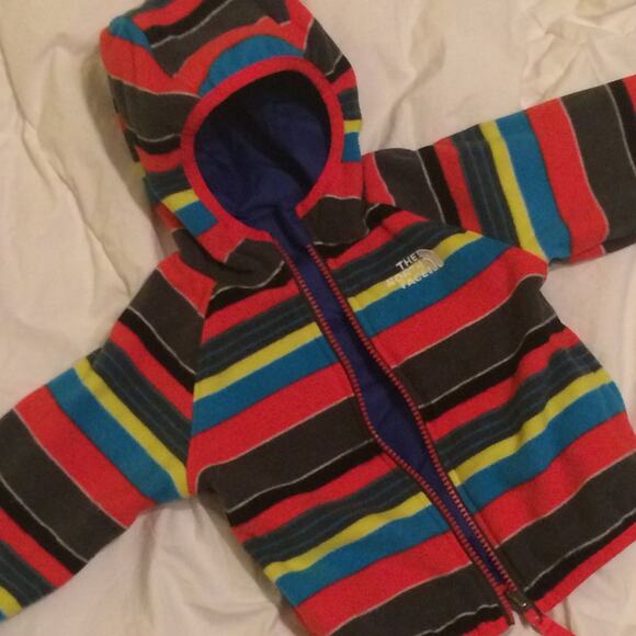 The North Face Baby Jacket Reversible Fleece Multicolor Hooded Size 6-12 - Picture 2 of 8